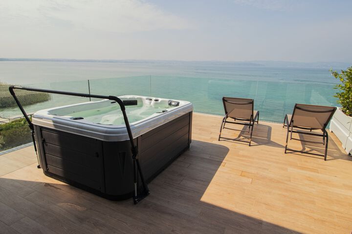 Hot Tub 25 of 34