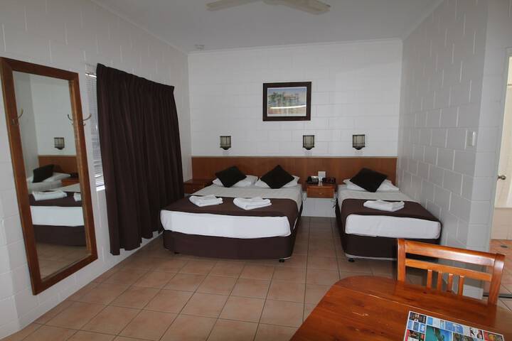 Room 4 of 40