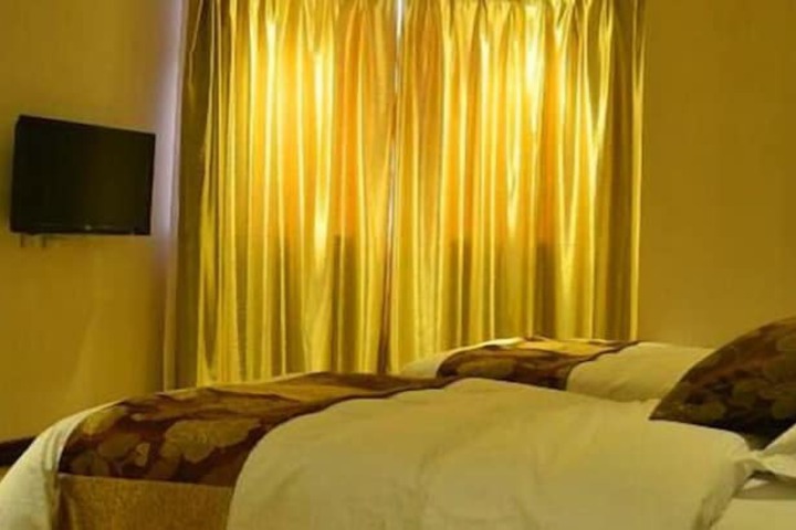 Room 27 of 82