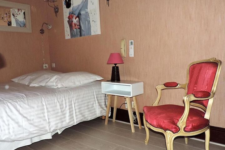 Room 17 of 40
