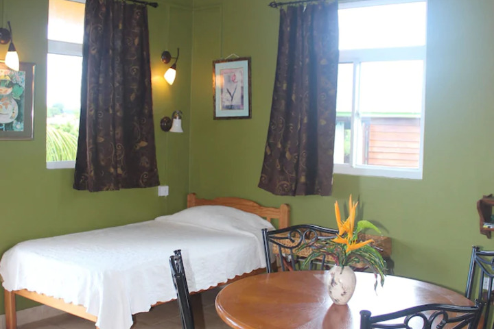 Room 8 of 10