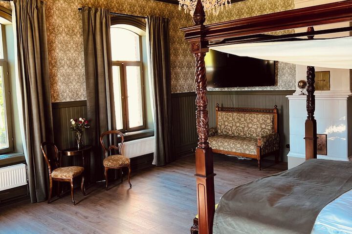 Room 4 of 22