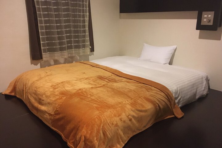 Room 13 of 77