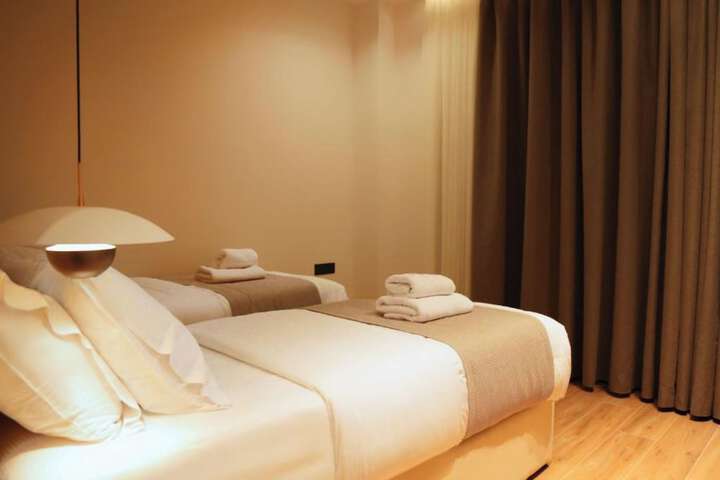 Room 13 of 28