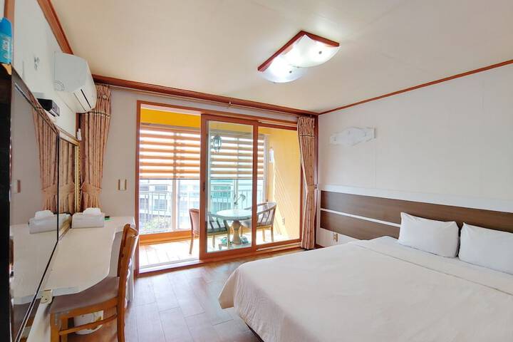 Room 3 of 46