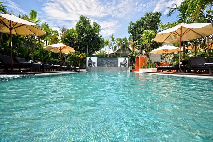 Hotel Pool