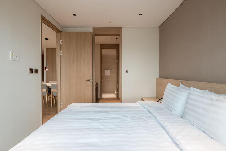 Room 16 of 106