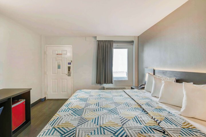 Room 4 of 26