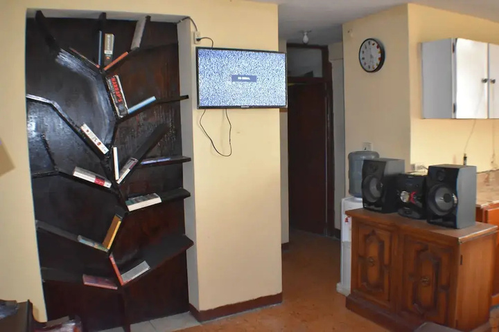 Room 8 of 16