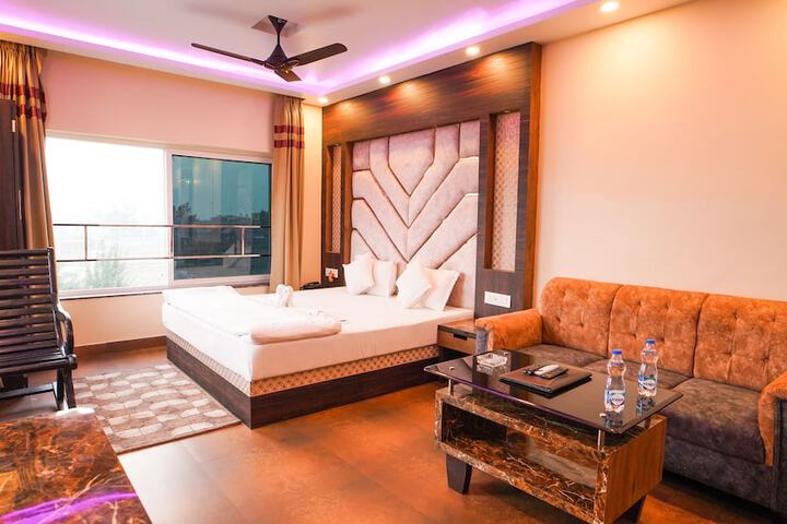 Room 10 of 90