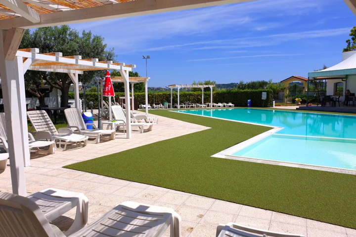 Pool 8 of 15