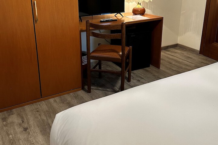 Room 13 of 36