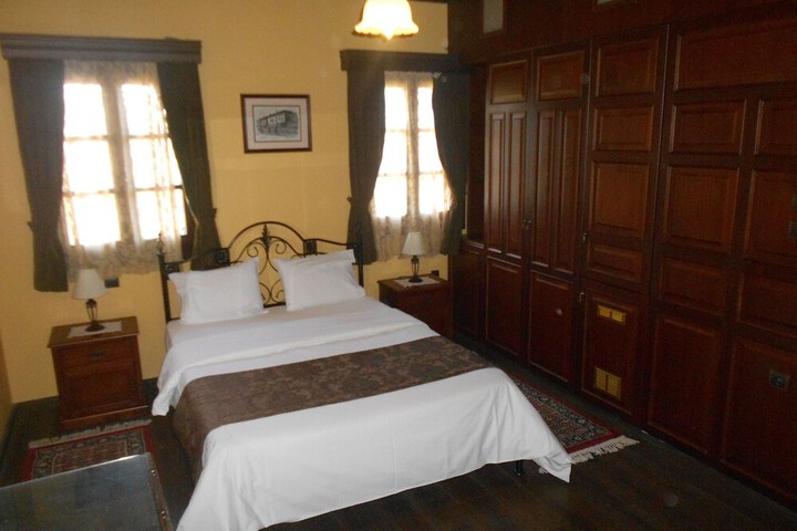 Room 13 of 34