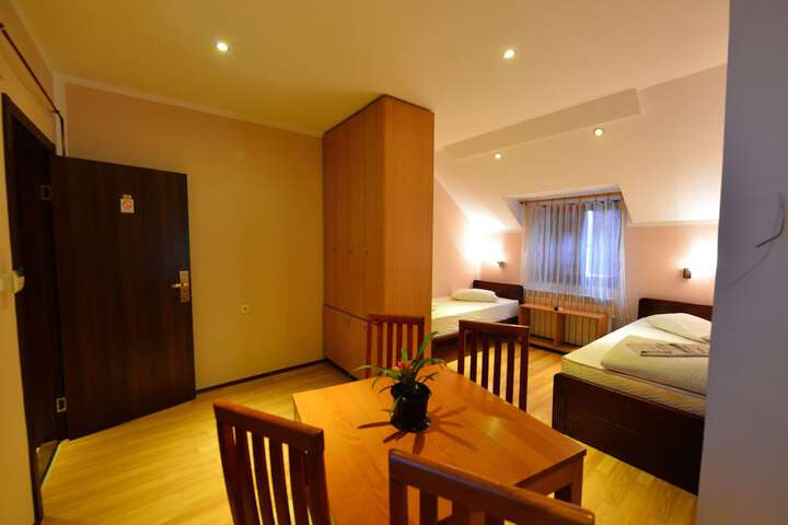 Room 10 of 68