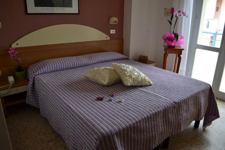 Room 2 of 16