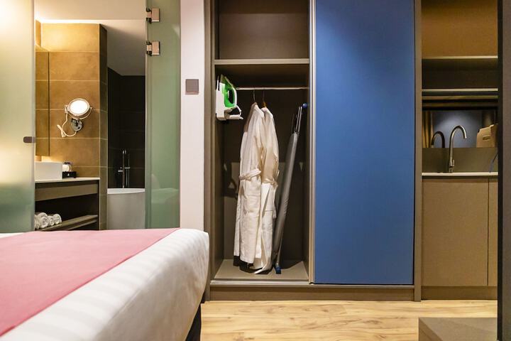 Room 21 of 41