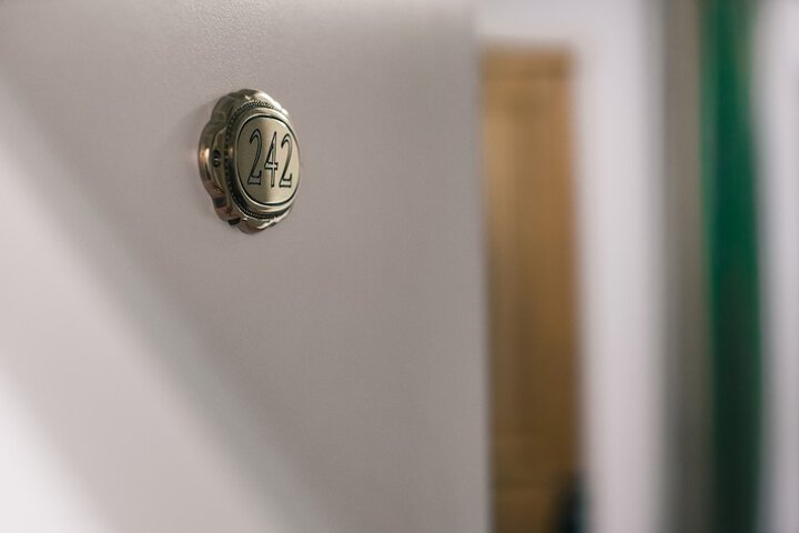 Room 5 of 69