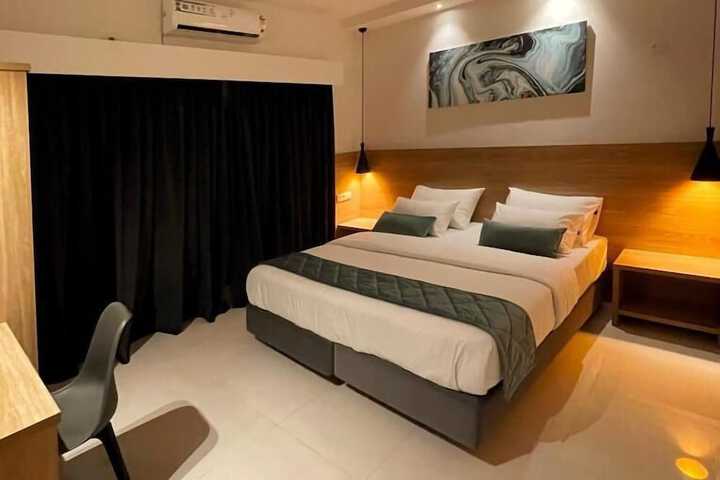 Room 9 of 34