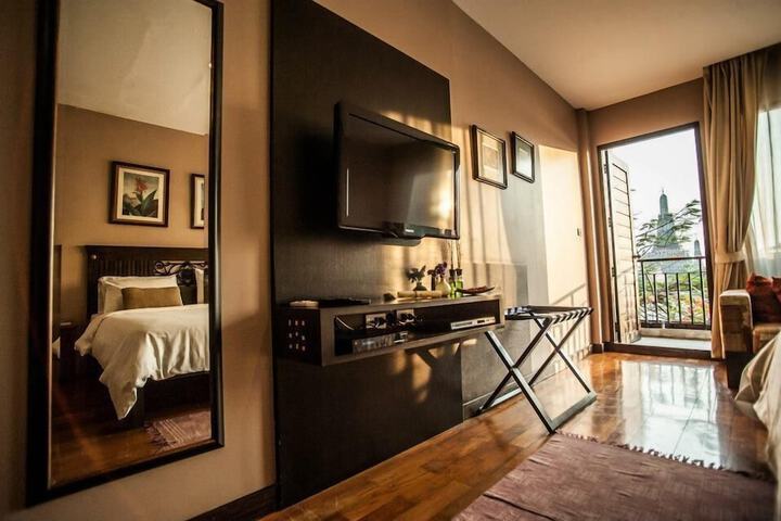Room 27 of 49
