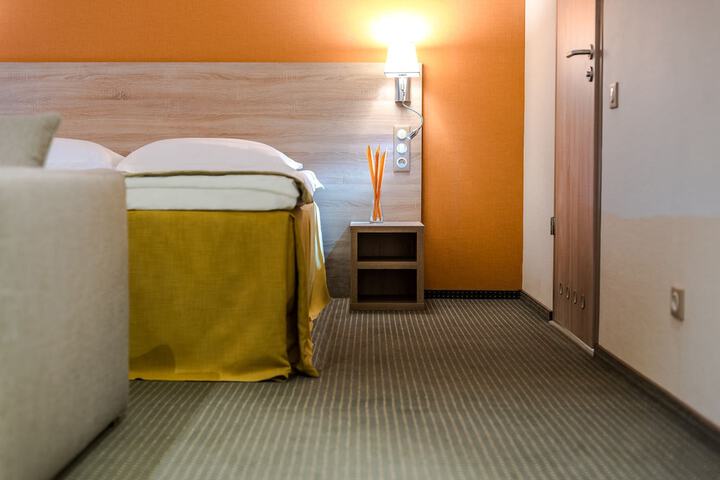 Room 10 of 34