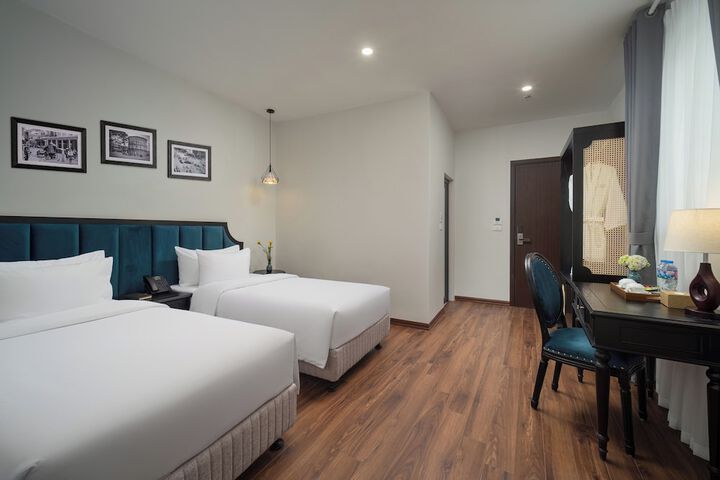 Room 17 of 27