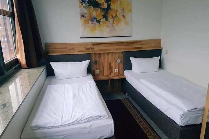 Room 11 of 31