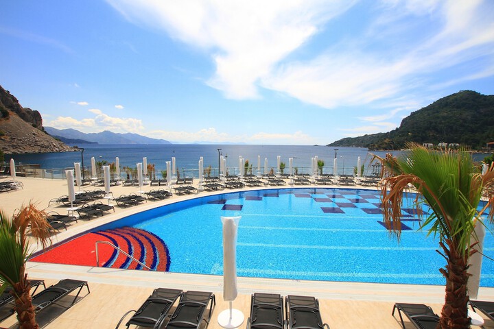 Hotel Pool