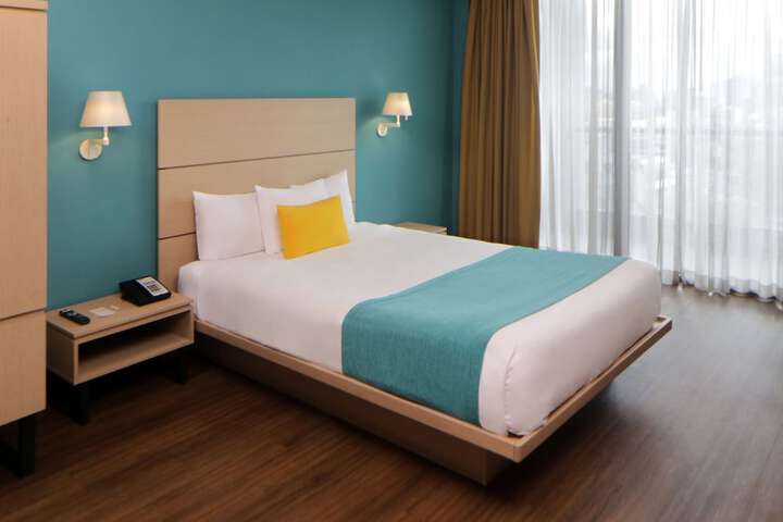 Room 27 of 104