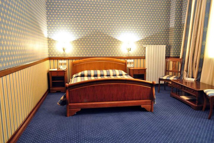 Room 3 of 3