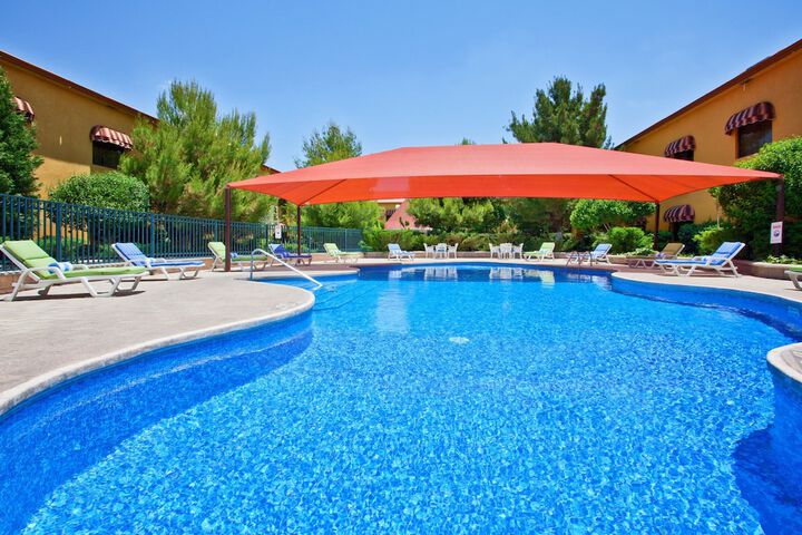 Hotel Pool