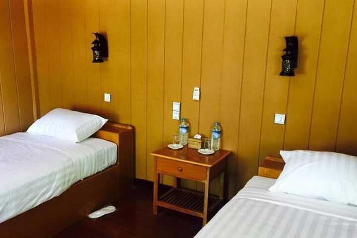 Room 5 of 16