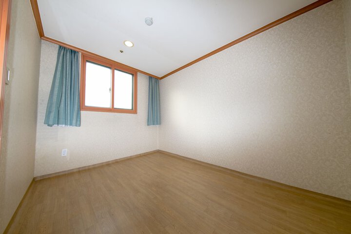 Room 27 of 30