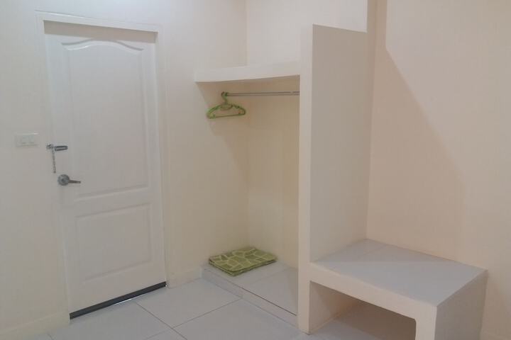 Room 10 of 28