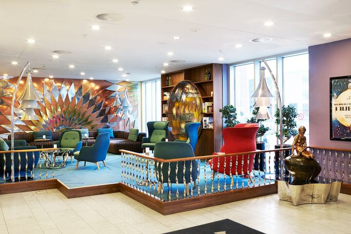 Entrance & Lobby