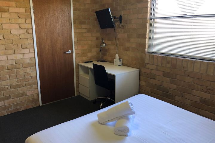 Room 5 of 32