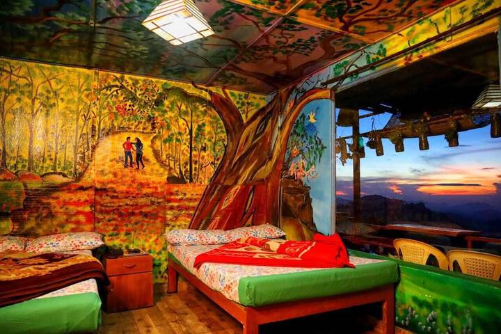 Room 31 of 195