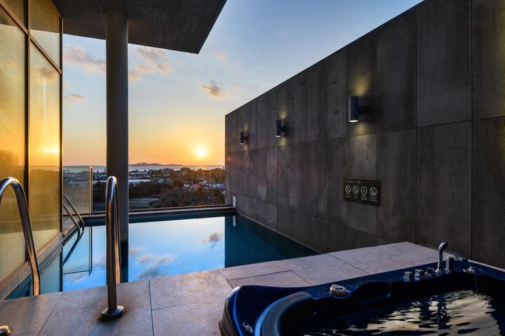 Pool 76 of 179