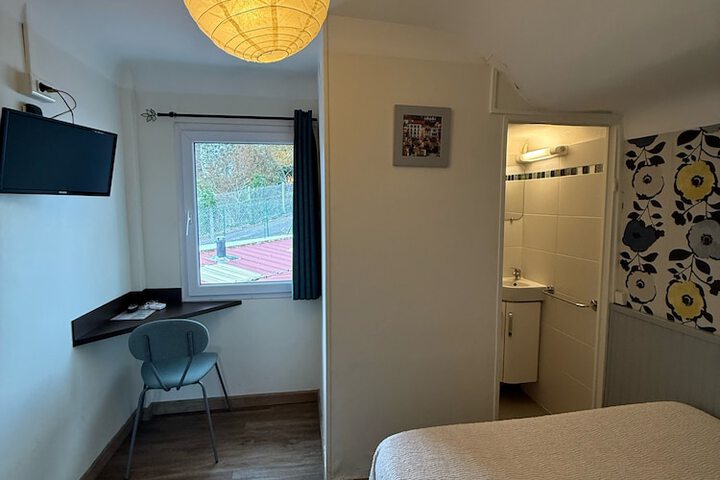 Room 11 of 27
