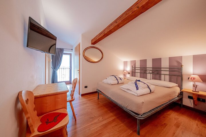 Room 15 of 38