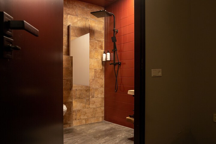 Room 12 of 21