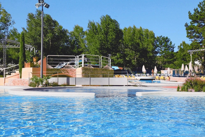 Pool 10 of 25