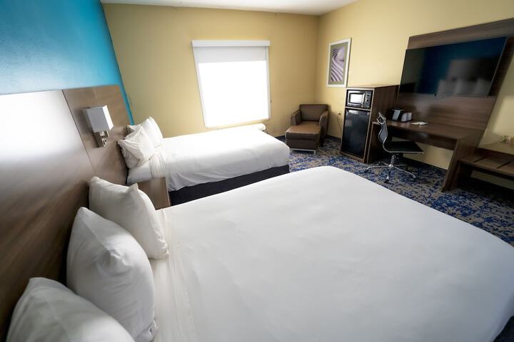 Room 6 of 28