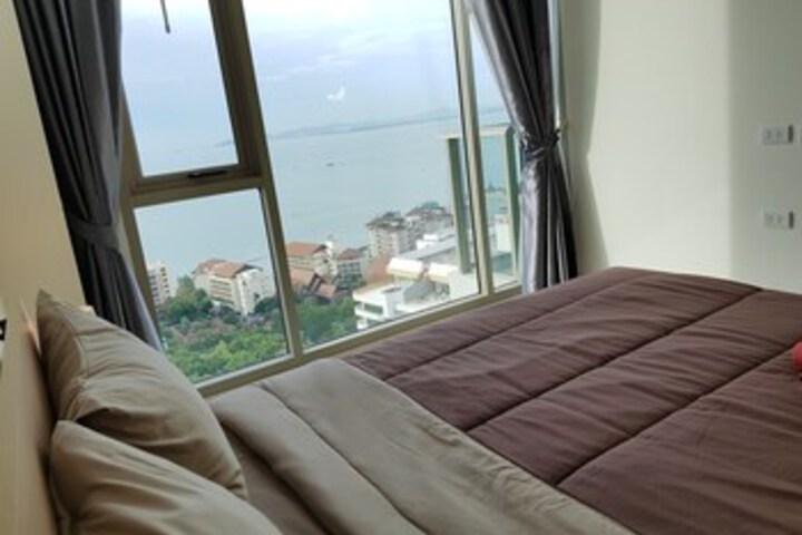 Room 11 of 36