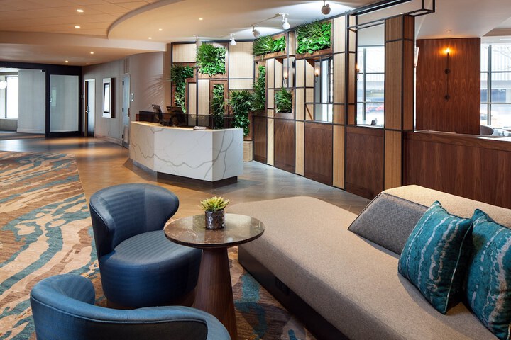 Lobby lounge
