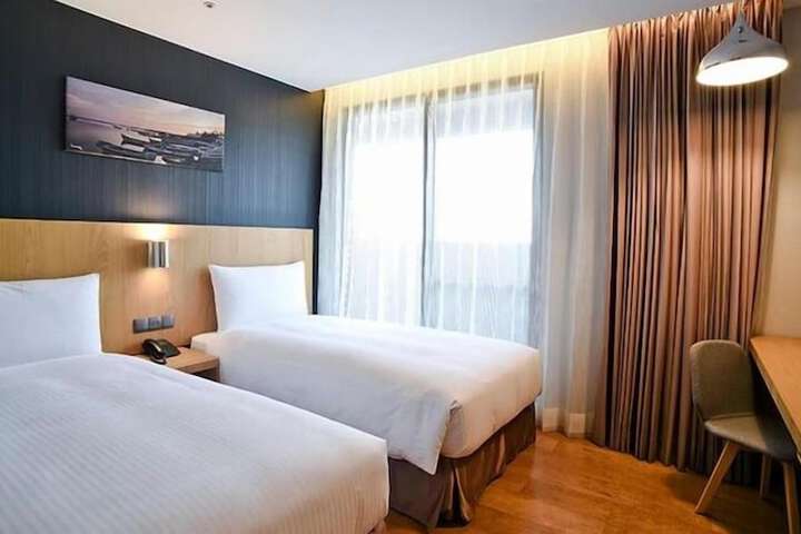 Room 10 of 27