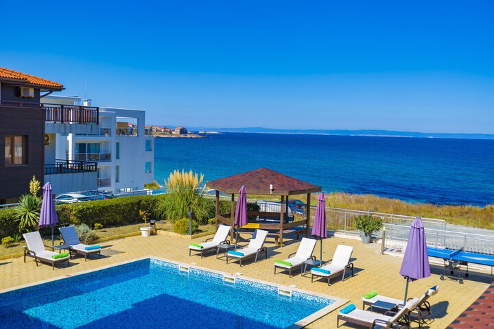 Hotel Pool