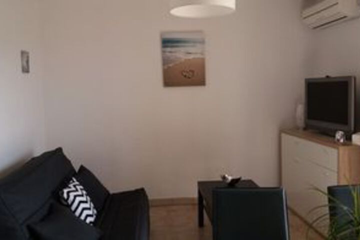 Room 7 of 12