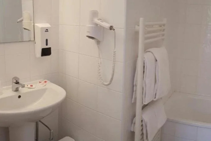 Room 8 of 11