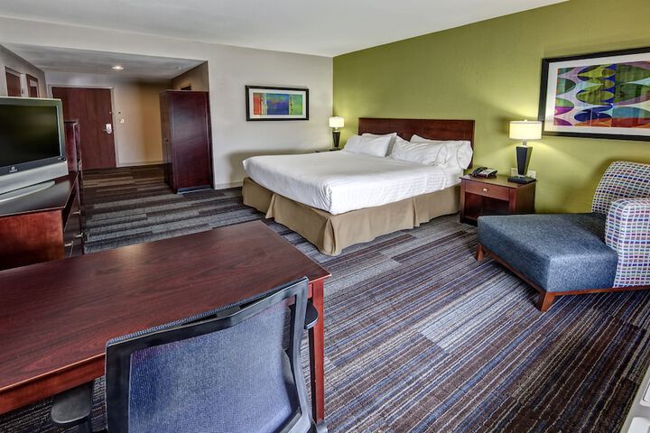 1 King Bed Suite (7 of 11)