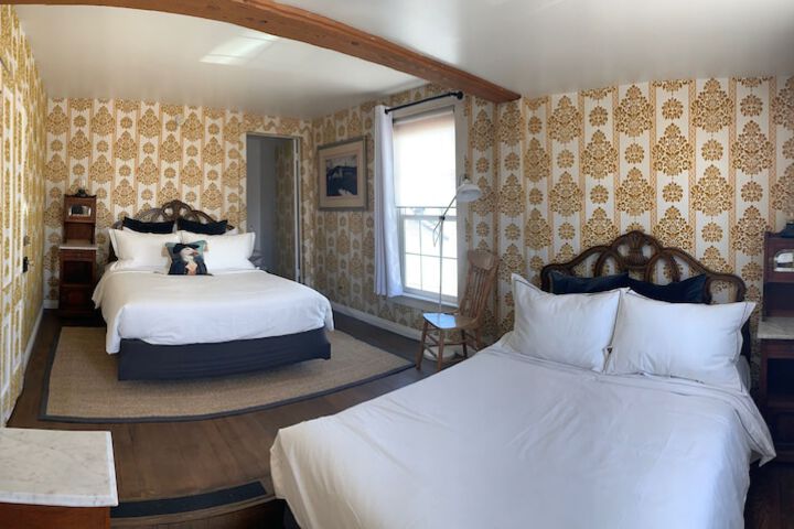Room 6 of 33